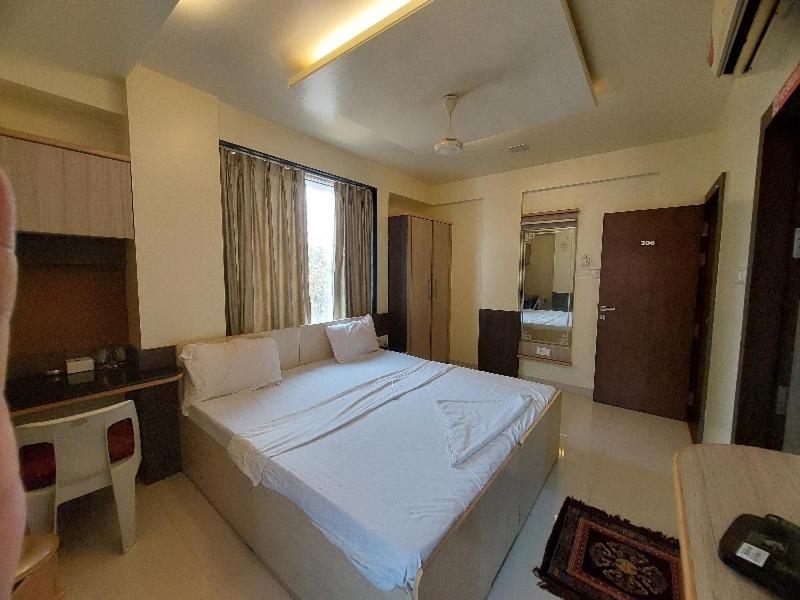 Super Hotel O Happy Homely Stay Near Pune Airport Khadki Eksteriør bilde